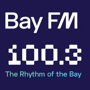 Logotipo de la emisora ​​de radio Bay FM 100.3