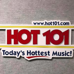 Logotipo de la emisora ​​de radio WHOT HOT 101